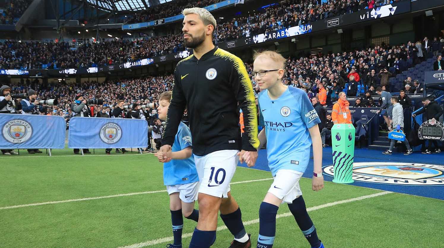 Ryan walking out with Aguero