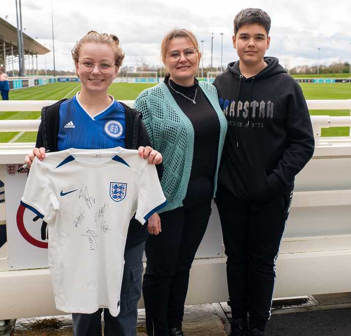 Emilka 011035 and family with signed shirt-image-m.jpg